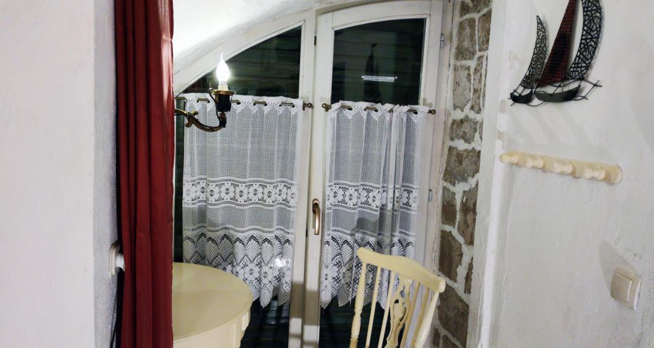 Apartment Alena with terrace&garden Center Jelsa Jelsa  Buitenkant foto